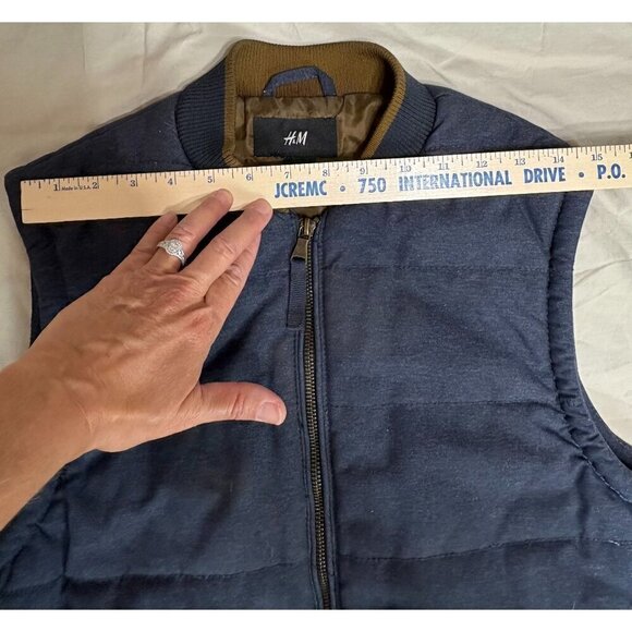 H&M Mens 38R Navy Blue Puffer Vest With Front Pockets & Zipper Closure Gorpcore - Picture 2 of 10